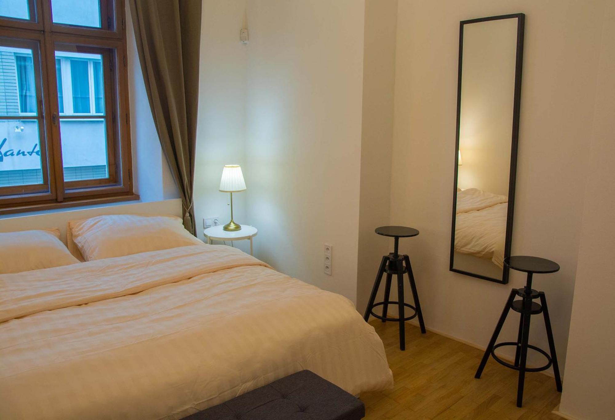 New City Centre Garden Apartment - Central Location Praga Esterno foto